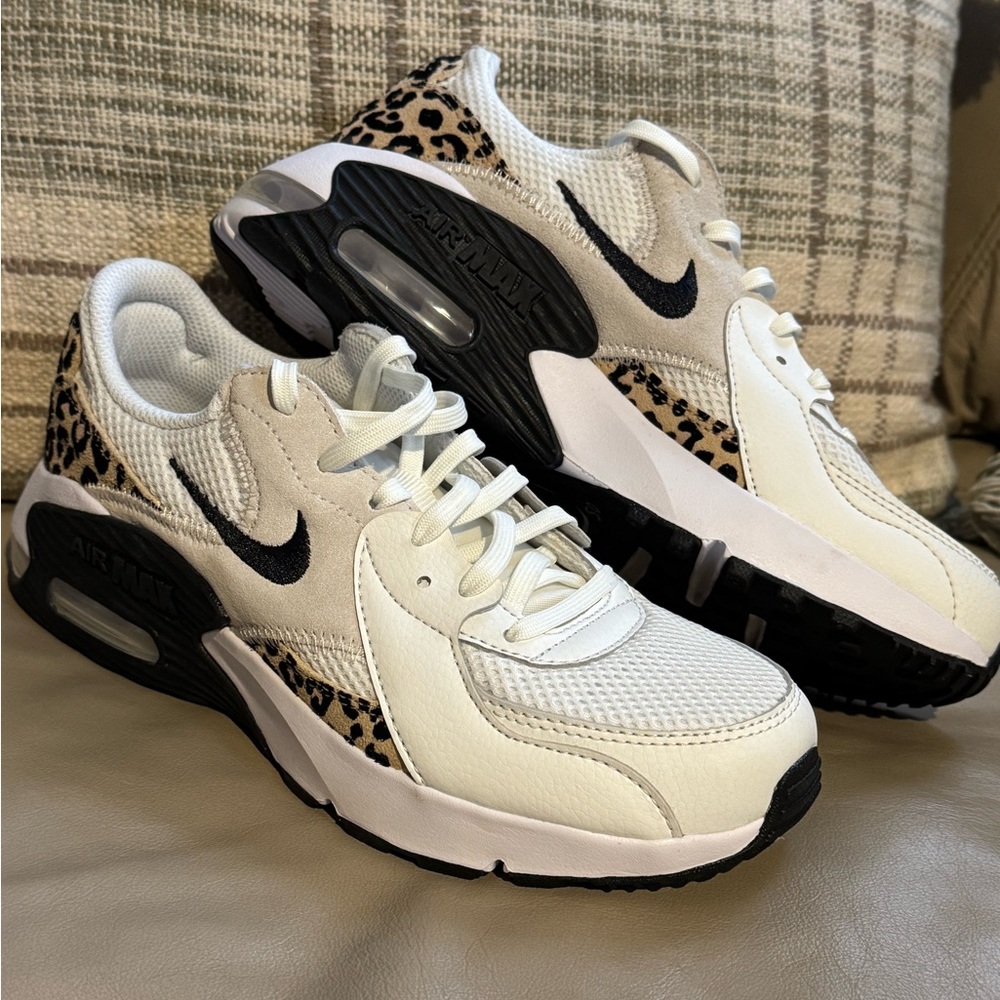 Nike Air Max Excee Sneaker - Women's 6.5